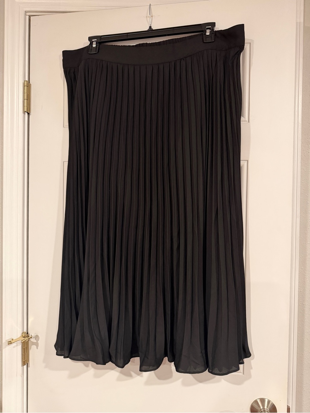 City Chic Black Pleated Midi Skirt